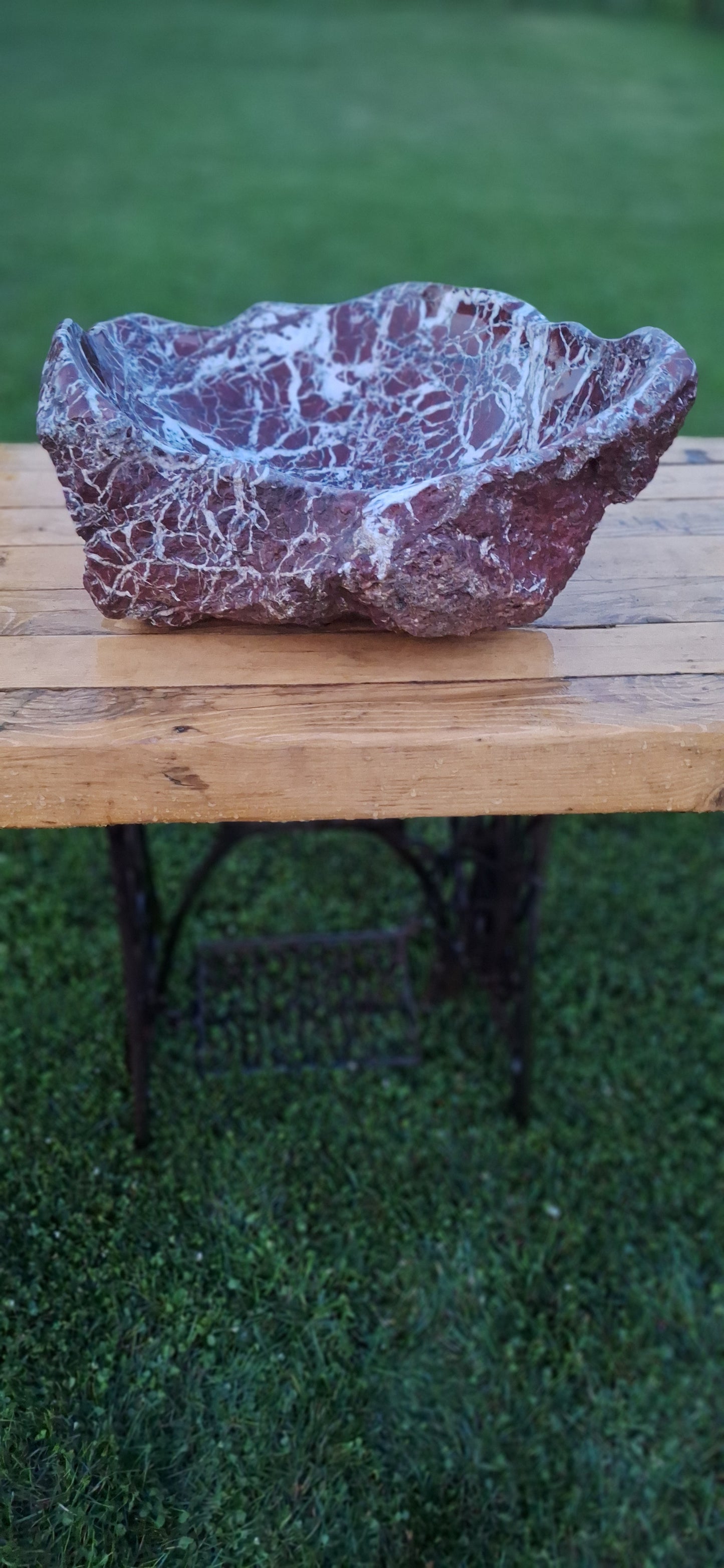 Lavoar Piatră Naturală (marmura rosie de Grecia)56×47×23 montaj pe blat,44 kg