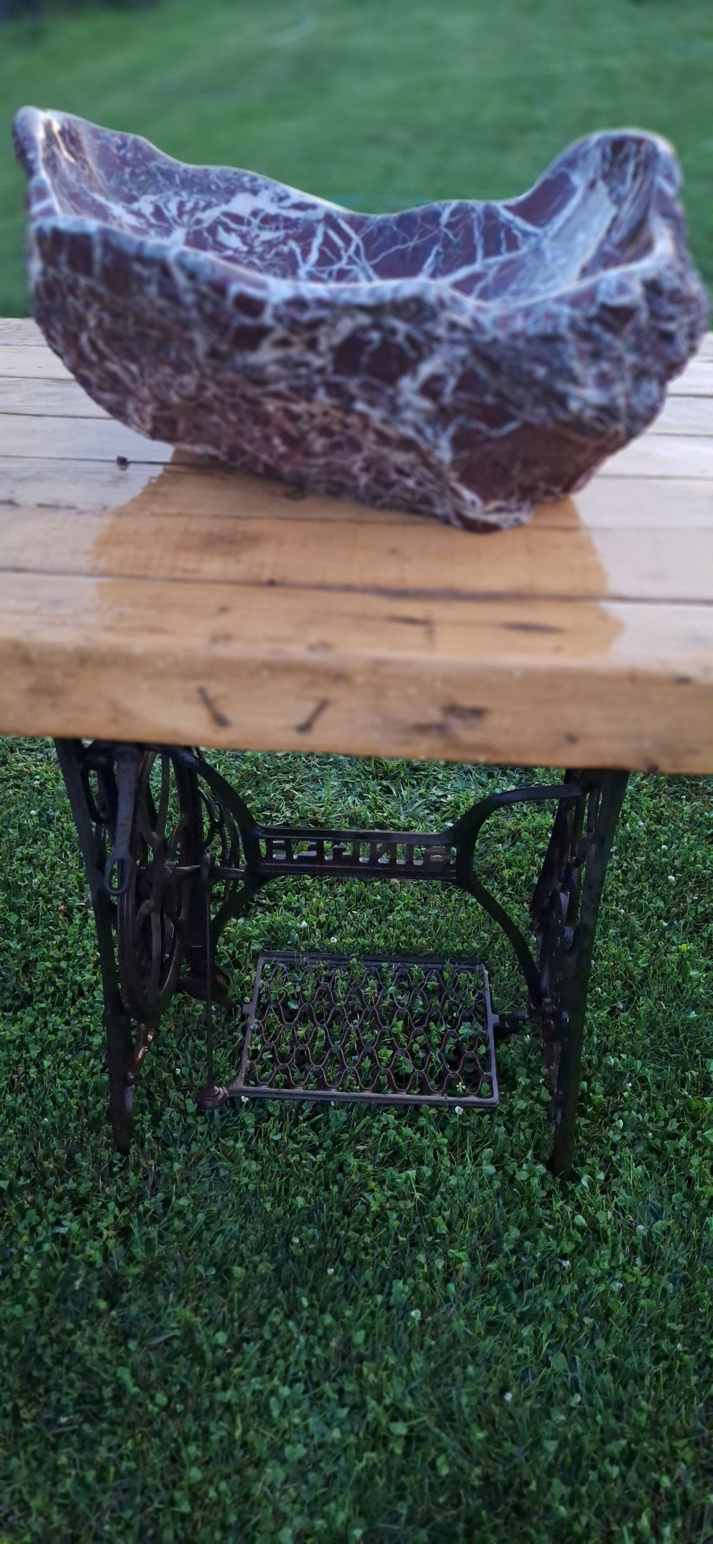 Lavoar Piatră Naturală (marmura rosie de Grecia)56×47×23 montaj pe blat,44 kg