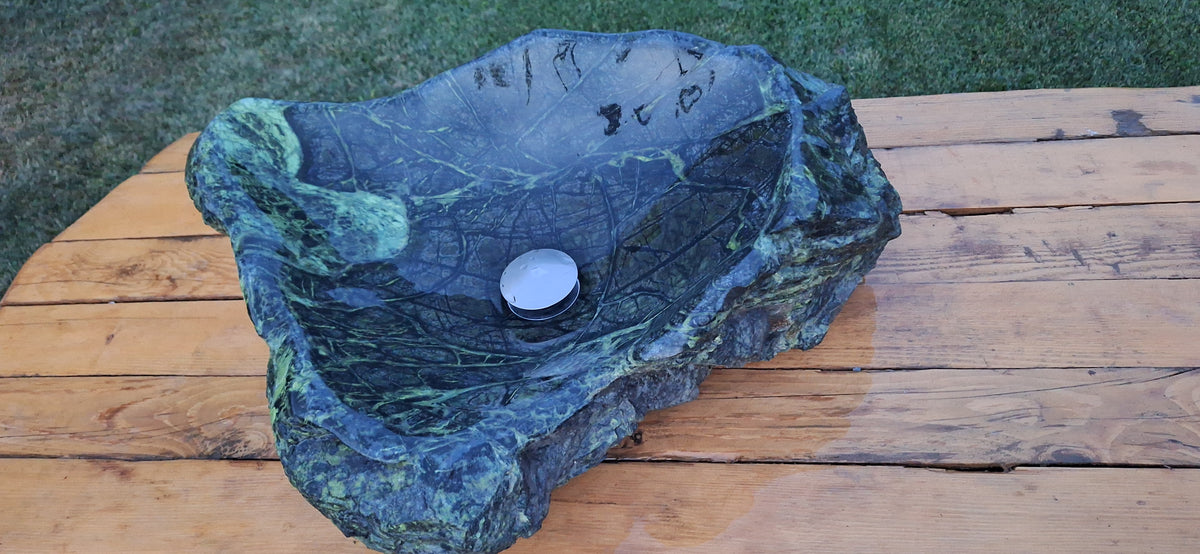 Lavoar din piatră naturală/61×41×17,montaj pe blat,28kg,culoare negru-verde(serpentinit)